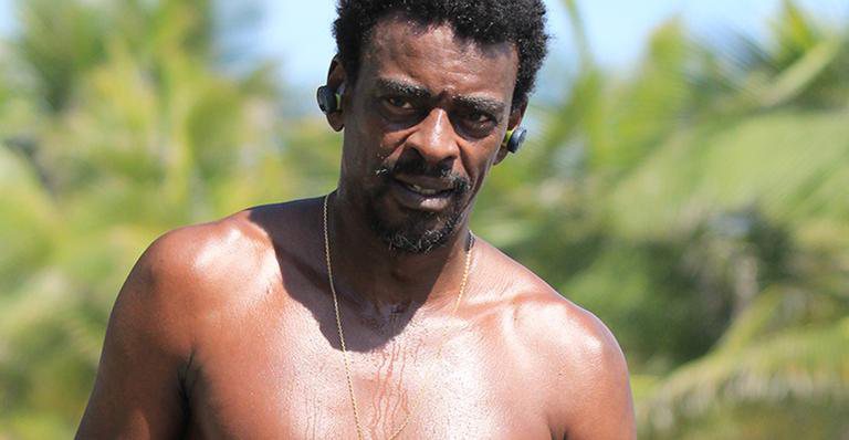 Seu Jorge: corpo impecável aos 49 anos - AgNews