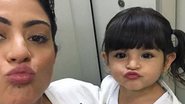 Carol Castro curte férias com a filha - Instagram