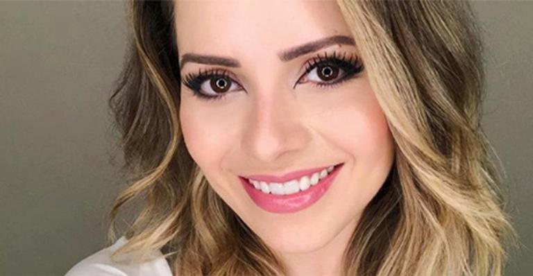 Sandy surpreende com elasticidade em pose ousada de ioga - Instagram