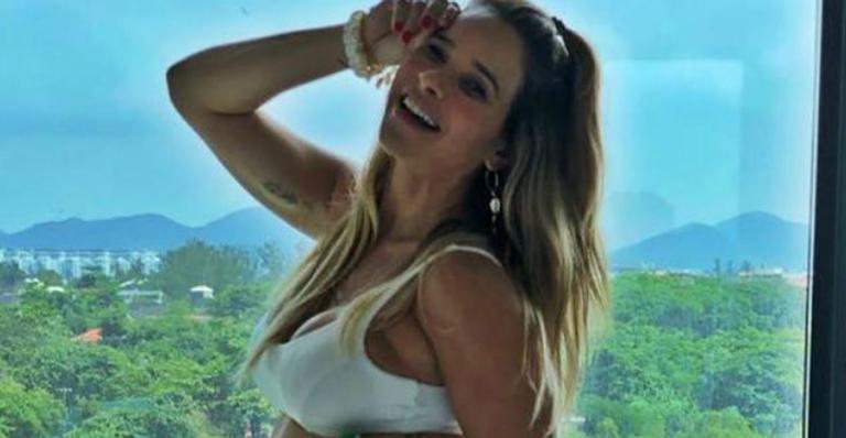 Dany Bananinha mostra barriga de grávida com lingerie justa - Reprodução/Instagram