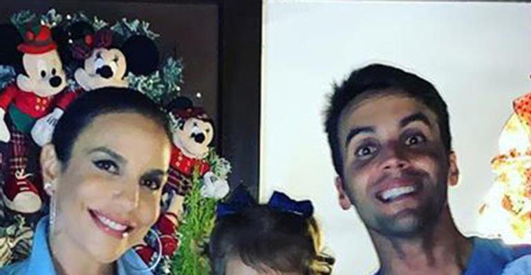 Ivete Sangalo posa com as gêmeas em ceia de Natal e comove fãs - Reprodução