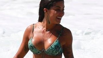 Aline Riscado mostra curvas ao lado de Maria Joana - AgNews