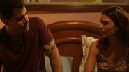 Isis Valverde como Betina e Juliano Cazarré como Magno em 'Amor de Mãe' - Reprodução/TV Globo