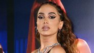 Anitta abaixa o biquíni para mostrar marquinha do sol no quadril - Instagram