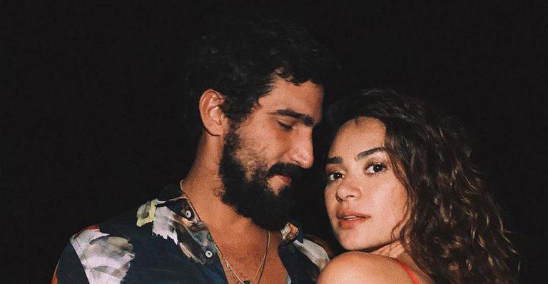 Thaila Ayala surge em clique romântico com o marido, Renato Góes e paisagem encanta - Reprodução/Instagram