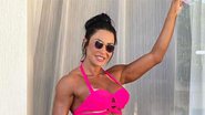 Gracyanne Barbosa surge com biquíni no limite em foto com o marido, Belo - Instagram