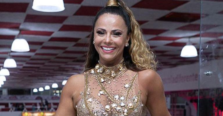 Viviane Araújo surge agarradinha com novo namorado em clique romântico - Reprodução/Instagram