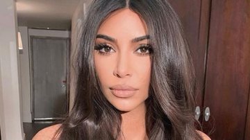 Kim Kardashian surge deslumbrante em maiô cavadíssimo e corpão chama atenção da web - Reprodução/Instagram