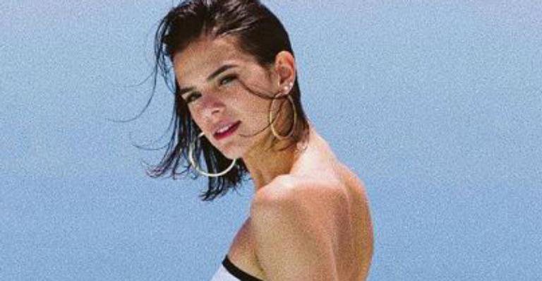 Bruna Marquezine surge com maiô cavadíssimo e exibe bumbum perfeito - Arquivo Pessoal