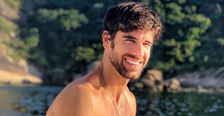 Marcos Pitombo é acusado de manipular foto na praia - Instagram