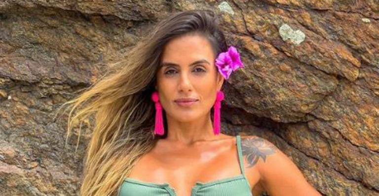 Ex-BBB Carol Peixinho ostenta corpão em biquíni micro e exibe tatuagens íntimas - Arquivo Pessoal