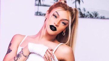 Pabllo Vittar surge com chupão ousado no pescoço e nega: ''É o filtro'' - Reprodução/Instagram