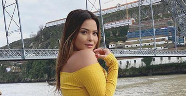 Geisy Arruda ostenta corpão ao surgir de biquíni fio-dental - Instagram