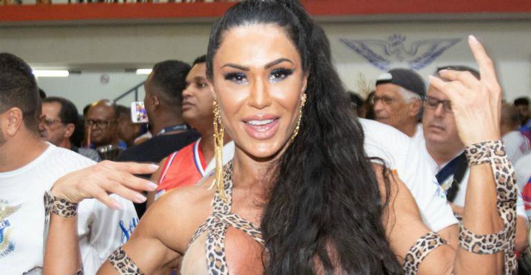 Gracyanne Barbosa rouba as atenções com maiô nude e corpão musculoso - Mauricio Pingo / AgNews