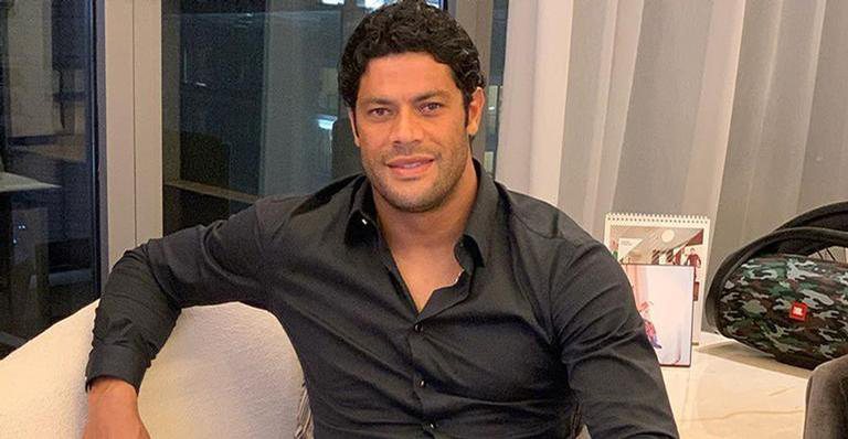 Hulk publica foto com a nova namorada e se declara - Reprodução