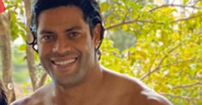 Hulk Paraíba posa com a nova namorada e os filhos - Reprodução