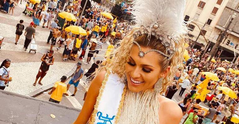 Lívia Andrade posa com Sabrina Sato e agradece por dia de folia em seu bloco - Iude Richele