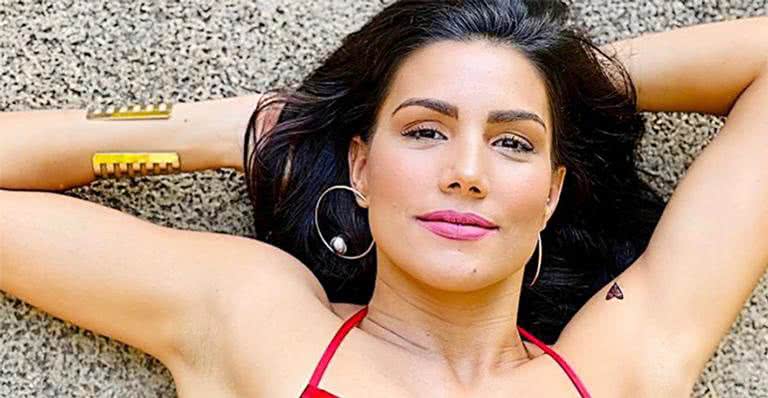 Ex-BBB Mariana Felício exibe corpão de biquíni vermelho - Instagram