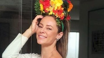 Paolla Oliveira publica foto sem filtros e deixa pernões de fora com vestido curtíssimo - Reprodução