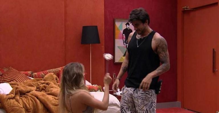 BBB 20: De joelhos, Gabi pede Guilherme em namoro e se surpreende - Reprodução / TV Globo