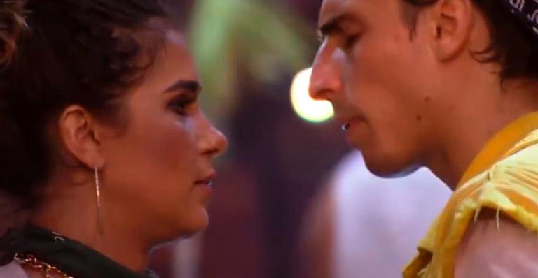 Gizelly propõe beijo triplo para Prior no BBB20 - Reprodução/TV Globo