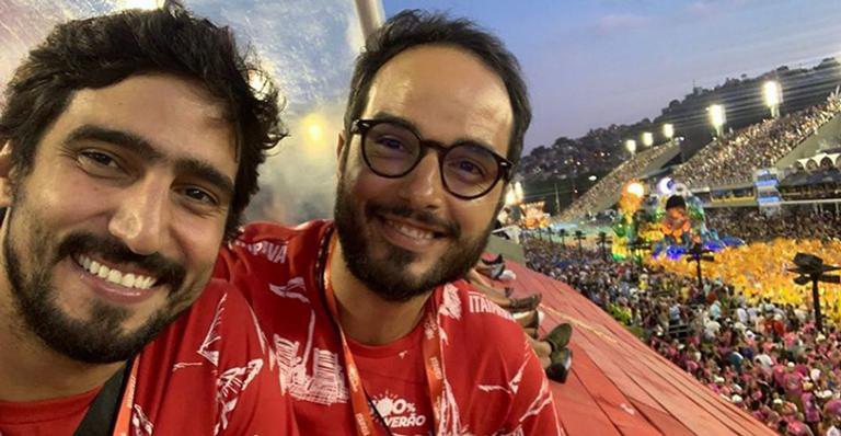 Leonardo Rosa reflete ao ir na Sapucaí com os amigos, como Renato Góes - Instagram