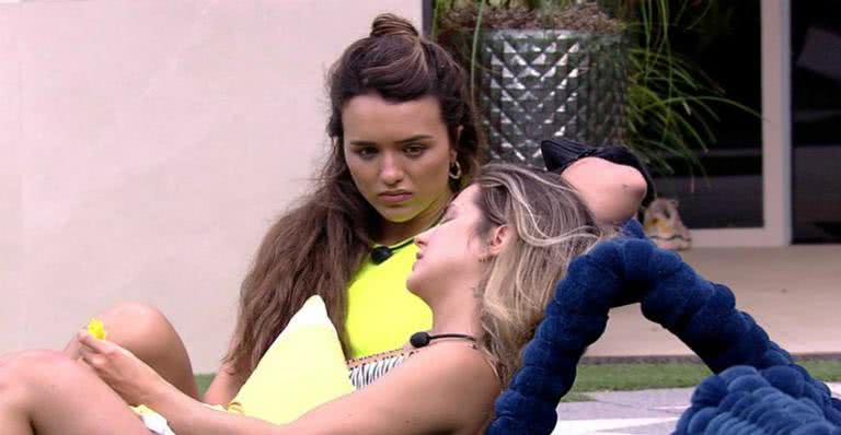 A cantora tenta entender o motivo da conversa com Marcela - TV Globo