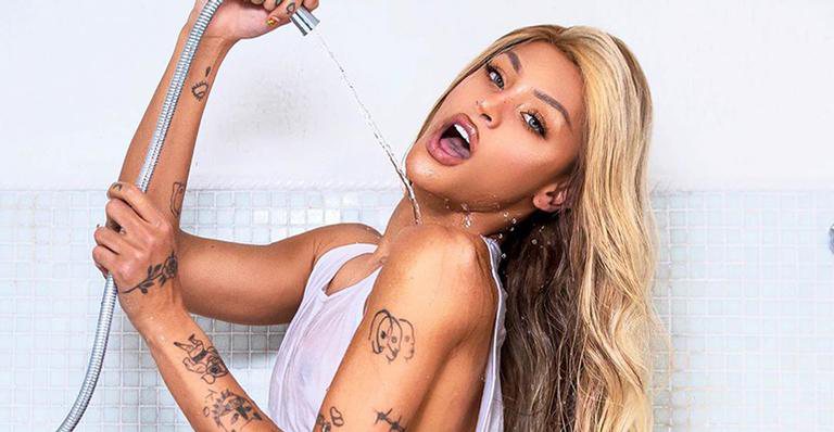 Pabllo Vittar surpreende ao renovar bronzeado com fio-dental atoladíssimo - Reprodução/Instagram