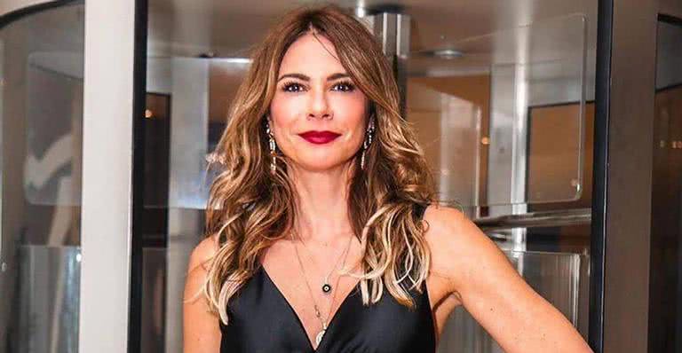 Luciana Gimenez surpreende ao surgir sem roupa na cama: ''A pessoa dorme pelada'' - Reprodução/Instagram