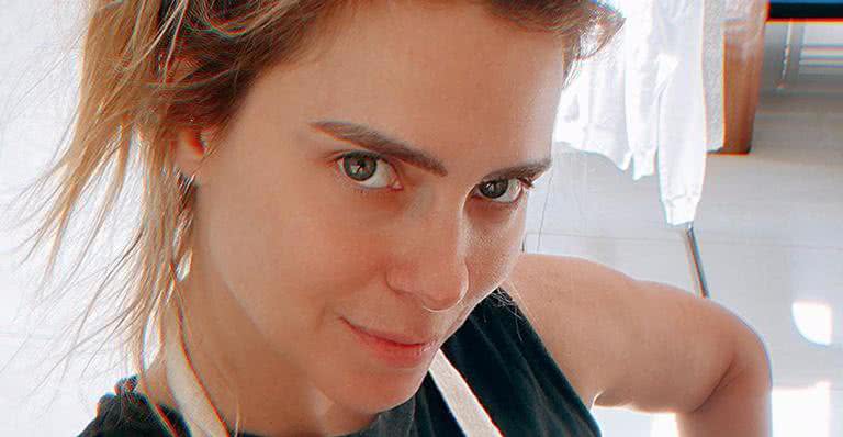 Carolina Dieckmann mostra cozinha brilhando após faxina - Reprodução