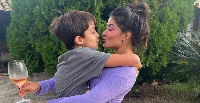 Aline Riscado se derrete de amores pelo filho - Instagram