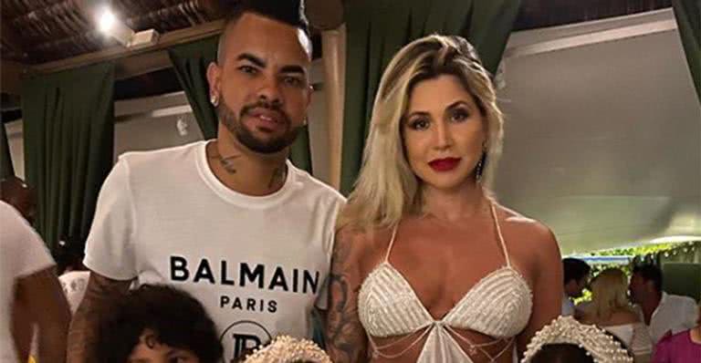 Dani Souza e Dentinho posam com os filhos e gêmeas deixam fãs surpresos: ''Estão enormes'' - Reprodução