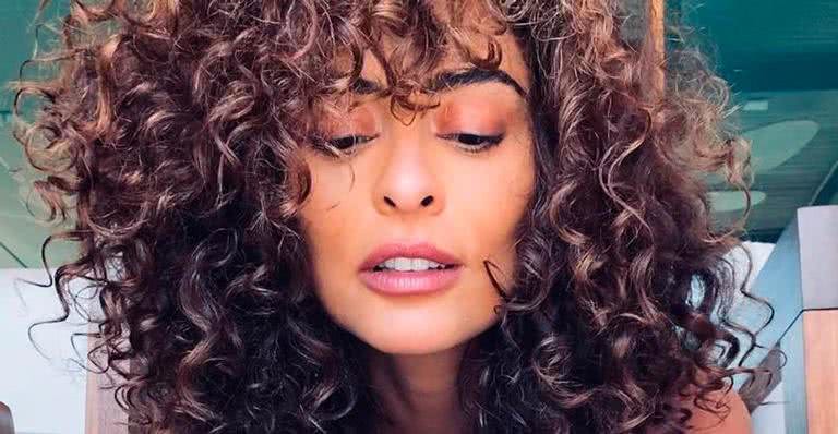 Juliana Paes surge com decote generoso - Reprodução/Instagram