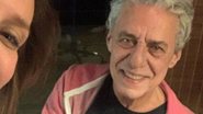 Chico Buarque faz raríssima aparição ao lado da namorada - Reprodução