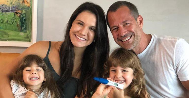 Kyra Gracie mostra barriguinha crescendo em clique com as filhas - Arquivo Pessoal