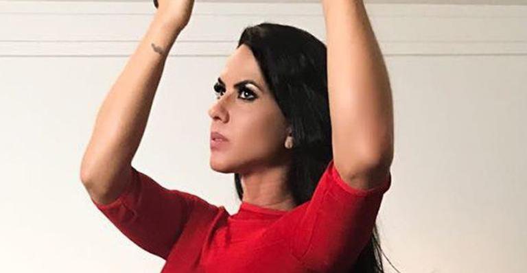 Graciele Lacerda causa ao posar com body cavadíssimo exibindo um corpo espetacular - Reprodução