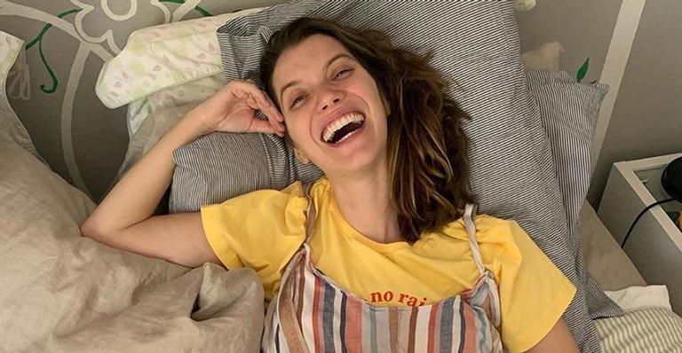 Grávida, Nathalia Dill registra gatinhos de estimação deitados em sua barriga - Instagram