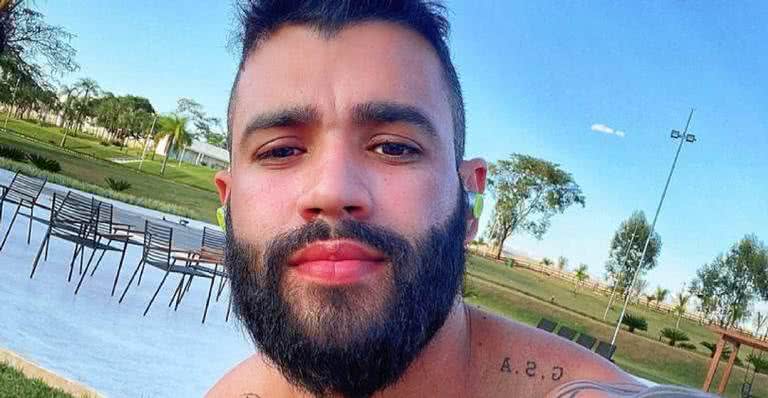 Gusttavo Lima ostenta corpo definido durante passeio - Instagram