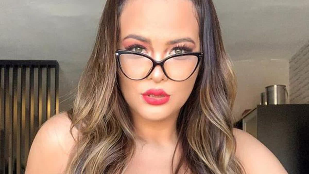 Ousada! Geisy Arruda se supera, posa com body transparente e quase deixa  intimidade escapar