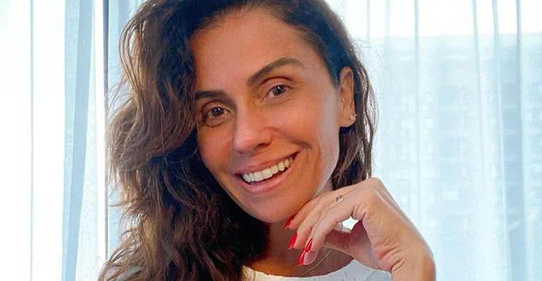 Giovanna Antonelli explode o fofurômetro ao posar com cadelinha de estimação: "Coisinha bonitinha" - Reprodução/Instagram