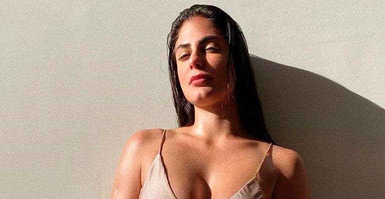 Ex-BBB Mari Gonzalez curte sol com maiô cavado e coladinho - Reprodução/Instagram