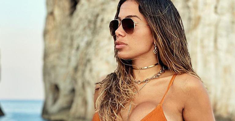 Anitta posa de biquíni durante passeio de barco na Itália - Reprodução/ Instagram