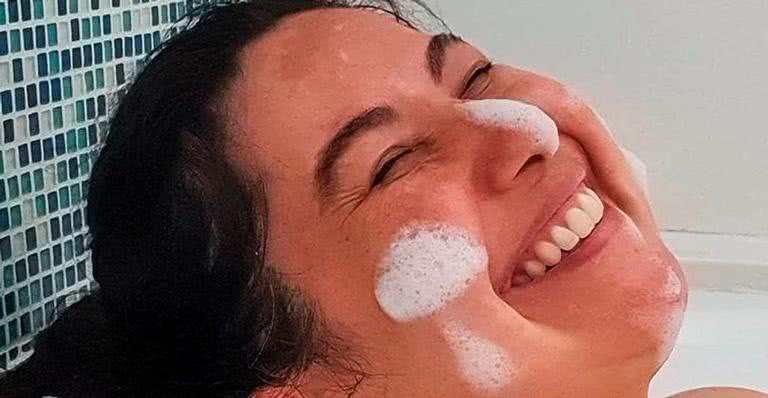 Mariana Xavier curte banho relaxante de banheira - Reprodução/Instagram