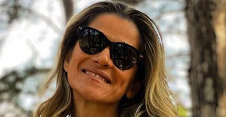 Ingrid Guimarães posa com a filha de 10 anos no colo - Reprodução/Instagram