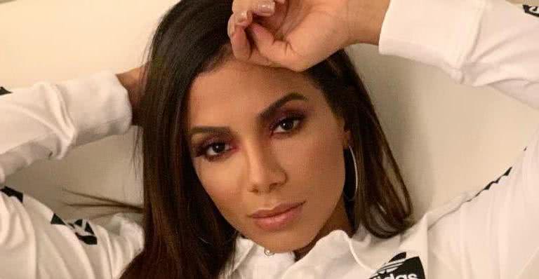 Grávida? Anitta esconde barriga em fotos e explica motivo inusitado - Reprodução/Instagram