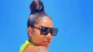 UAU! De biquíni neon, Ludmilla incendeia web ao ostentar bumbum poderoso em clique - Reprodução/Instagram