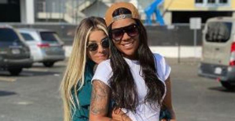 Ludmilla ganha abraço quentinho da esposa e derrete: ''Meu amor todinho'' - Arquivo Pessoal