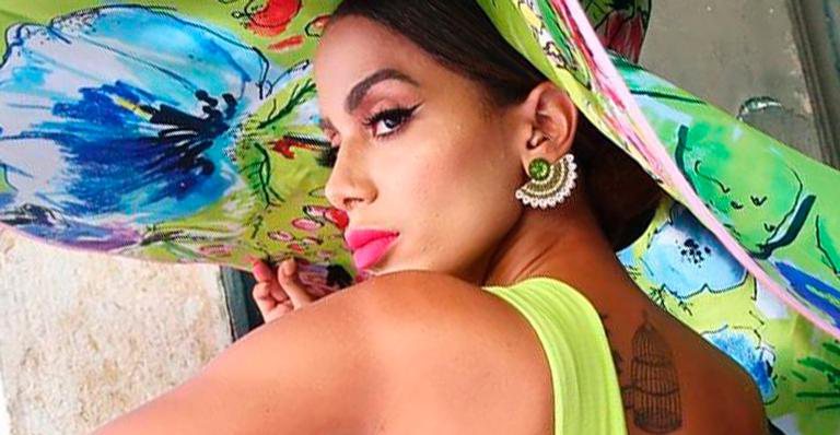 Com maiô atoladinho, Anitta anuncia data de estreia de clipe de 'Me Gusta' - Reprodução/Instagram