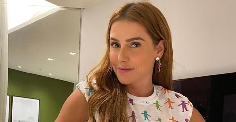 Deborah Secco explode o fofurômetro ao mostrar sessão de fotos com Maria Flor: "É a sua cara" - Reprodução/Instagram