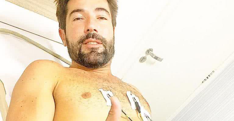 Sandro Pedroso surge em cama de hospital e faz desabafo: "Achei que era o meu último dia" - Reprodução/Instagram